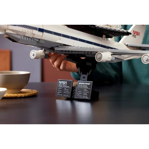 LEGO® 10360 Űrsiklót szállító repülőgép