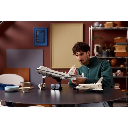 LEGO® 10360 Űrsiklót szállító repülőgép
