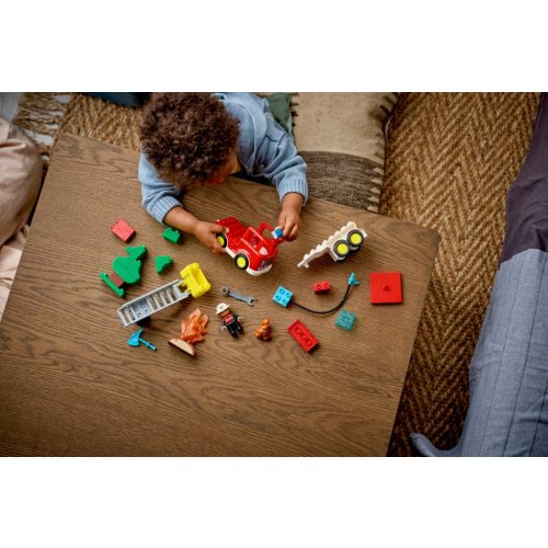 LEGO® 10473 Tűzoltóautó tömlővel és tűzoltóval