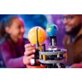 LEGO® A Föld és a körülötte keringő Hold