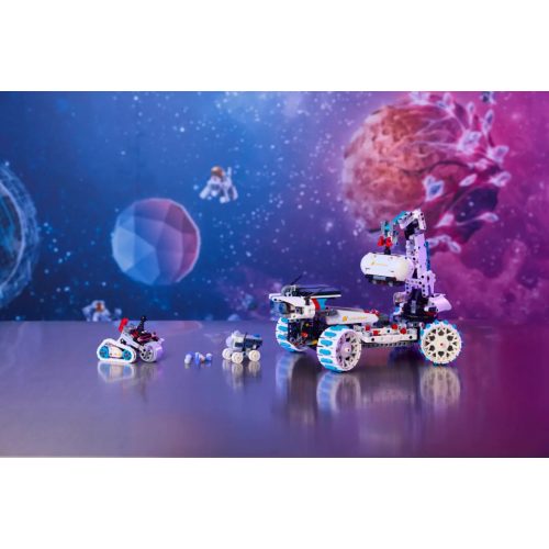 LEGO® 42211 Lunar Outpost™ holdjáró űrjármű