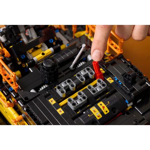 LEGO® 42215 Volvo EC500 Hybrid exkavátor