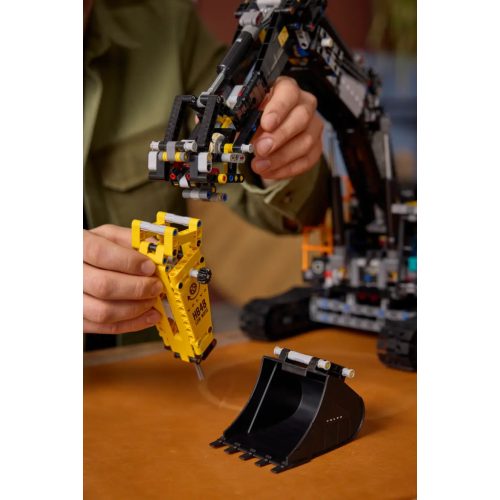LEGO® 42215 Volvo EC500 Hybrid exkavátor