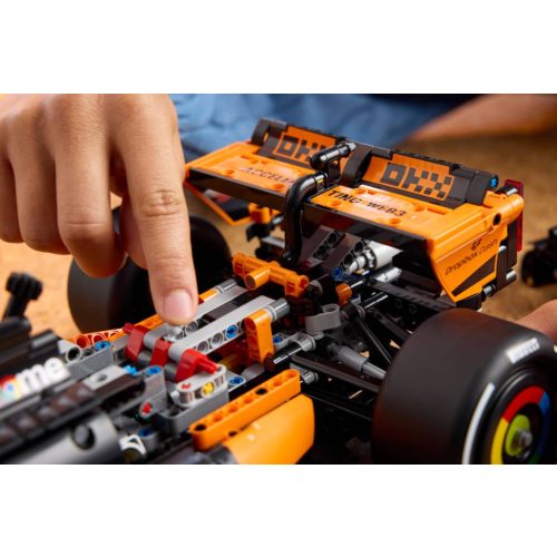 LEGO® 42228 McLaren MCL39 F1® autó