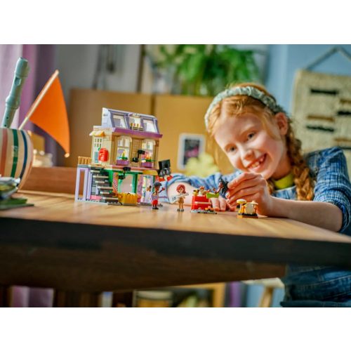 LEGO® 42653 Hangszerbolt és lakás