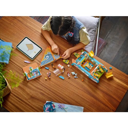 LEGO® 42664 Hajós kirándulás és kaland