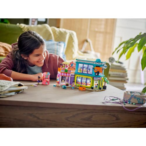 LEGO® 42674 Képregény- és videójátékbolt