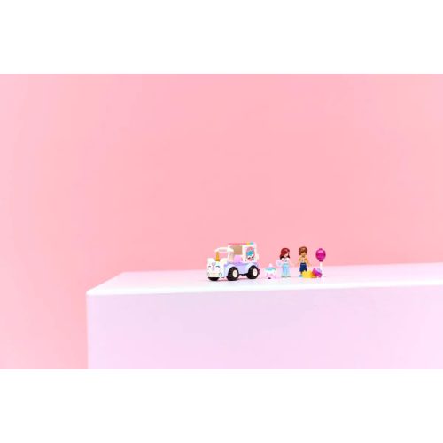 LEGO® 42675 Unikornisos tortaszállító autó