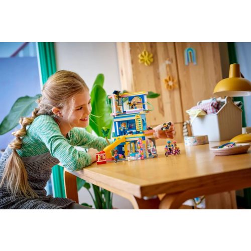 LEGO® 42689 Heartlake City klubház