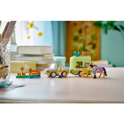 LEGO® 42695 Ló- és csikószállító utánfutó