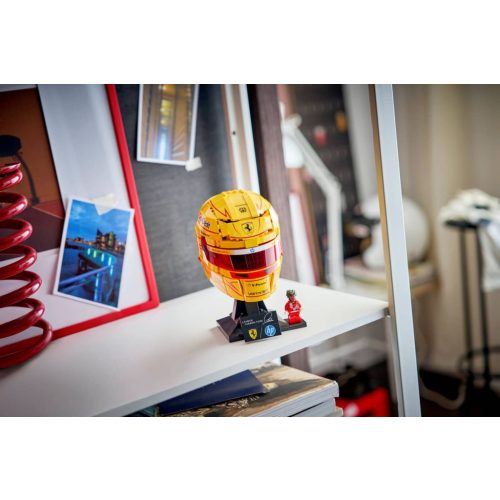 LEGO® 43022 Scuderia Ferrari HP Lewis Hamilton sisakja