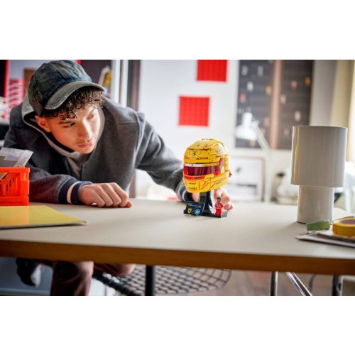 LEGO® 43022 Scuderia Ferrari HP Lewis Hamilton sisakja