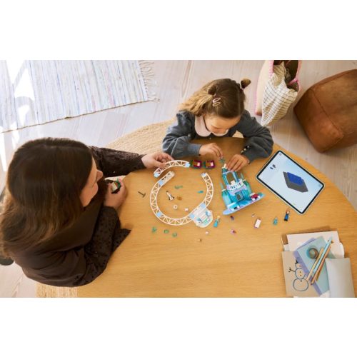 LEGO® 43281 Elsa jégkastélya és szánkós kalandjai