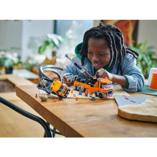 LEGO® 60467 Nagy teljesítményű vontató daruval
