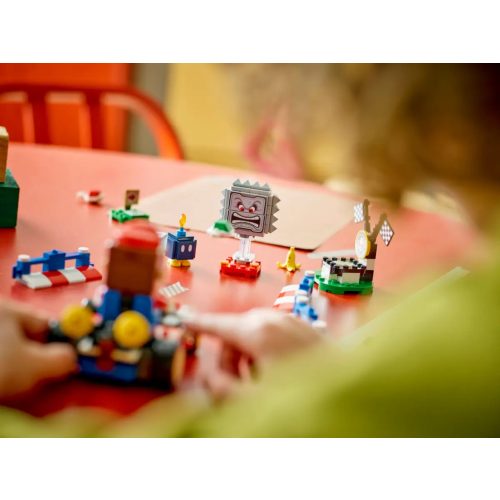 LEGO® 72043 Mario Kart™ – Interaktív LEGO® Mario™ és Standard Kart