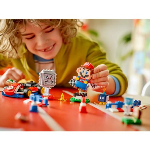 LEGO® 72043 Mario Kart™ – Interaktív LEGO® Mario™ és Standard Kart