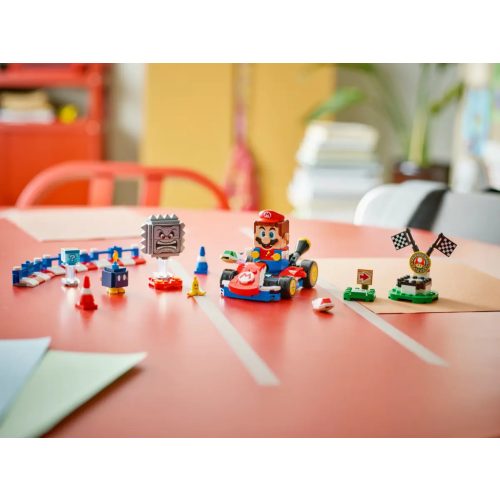 LEGO® 72043 Mario Kart™ – Interaktív LEGO® Mario™ és Standard Kart