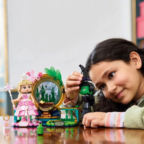 LEGO® Elphaba és Glinda figurák