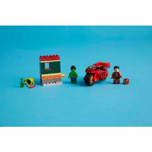 LEGO® Vasember motorral és Hulk