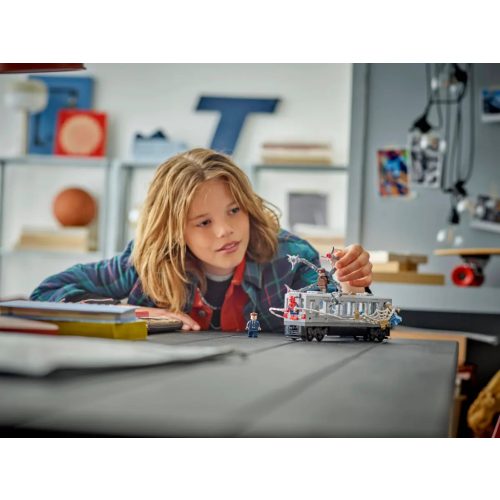 LEGO® 76321 Pókember és Doc Ock csatája a metrókocsiban