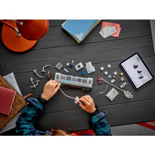 LEGO® 76321 Pókember és Doc Ock csatája a metrókocsiban