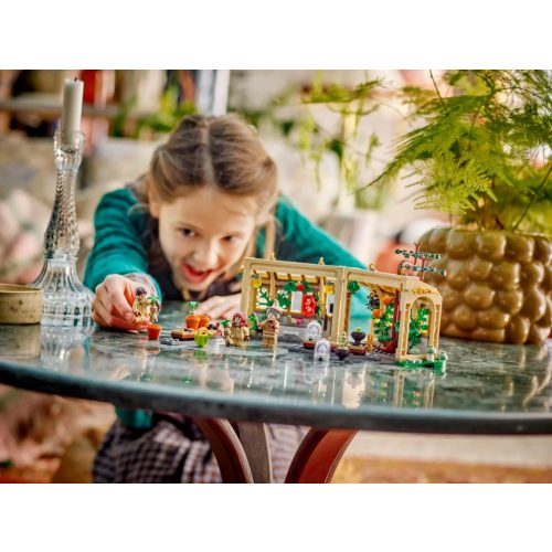 LEGO® 76445 Roxfort™ kastély: Gyógynövénytanóra