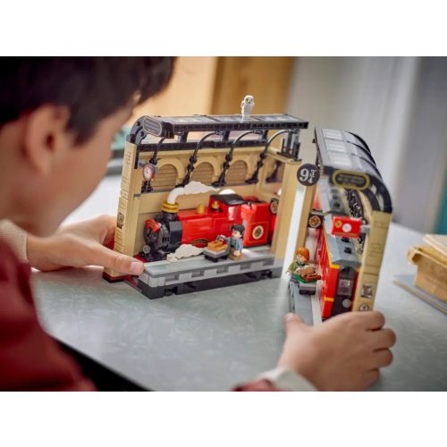 LEGO® 76450 Könyvkuckó: Roxfort™ expressz
