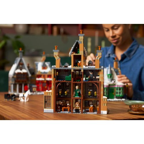 LEGO® 76457 Roxmorts™ falu – Gyűjtői kiadás