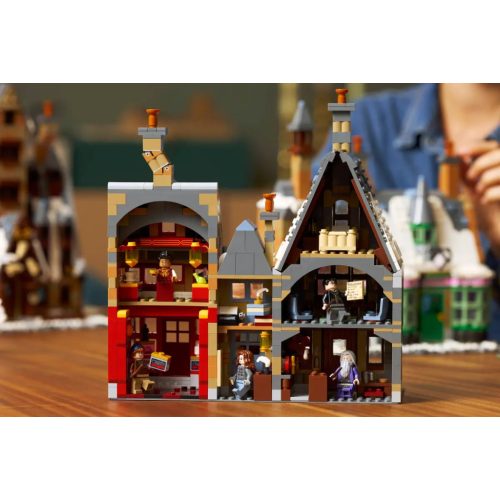 LEGO® 76457 Roxmorts™ falu – Gyűjtői kiadás