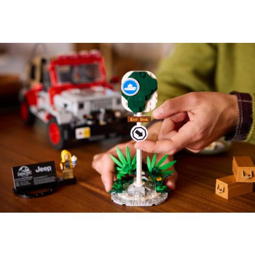 LEGO® 77984 Jurassic Park Jeep® Wrangler