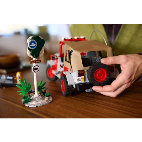 LEGO® 77984 Jurassic Park Jeep® Wrangler