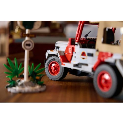 LEGO® 77984 Jurassic Park Jeep® Wrangler