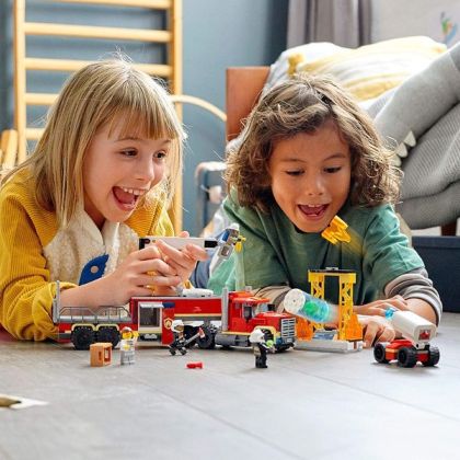 Miért olyan sikeresek a LEGO teherautók és a LEGO munkagépek a gyerekek körében?